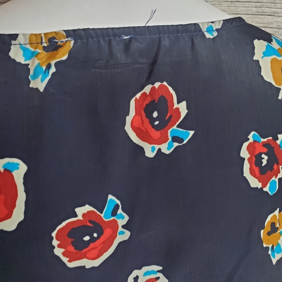 Hayden Plus Midnight Floral Print Empire Waist V Neck Relaxed Fit Pleated Top 2X - Picture 7 of 10